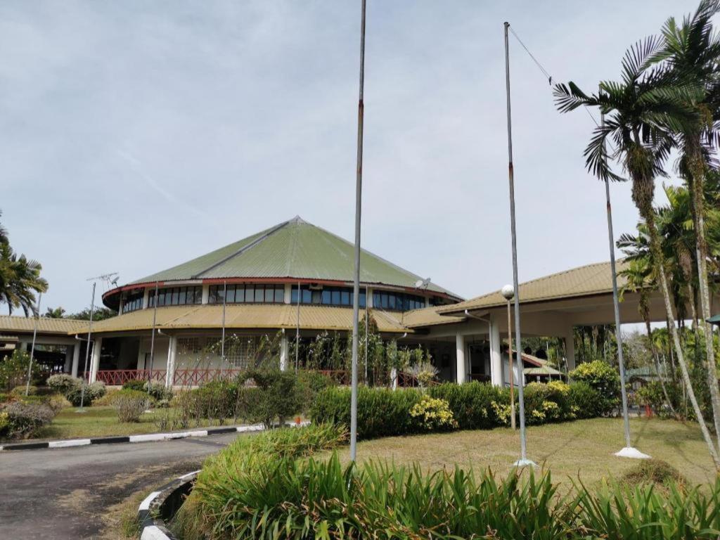 Oyo 89972 Borneo Paradise Beach Hotel Kota Kinabalu Zewnętrze zdjęcie
