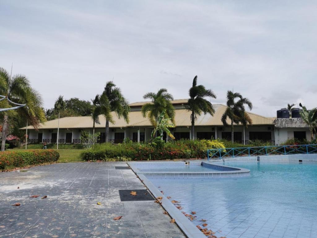 Oyo 89972 Borneo Paradise Beach Hotel Kota Kinabalu Zewnętrze zdjęcie