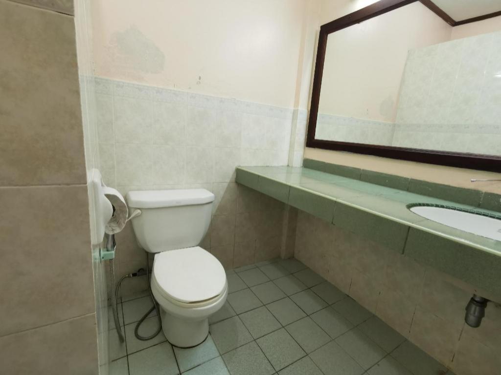 Oyo 89972 Borneo Paradise Beach Hotel Kota Kinabalu Zewnętrze zdjęcie
