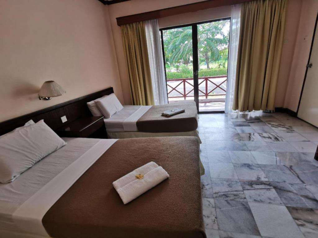Oyo 89972 Borneo Paradise Beach Hotel Kota Kinabalu Zewnętrze zdjęcie