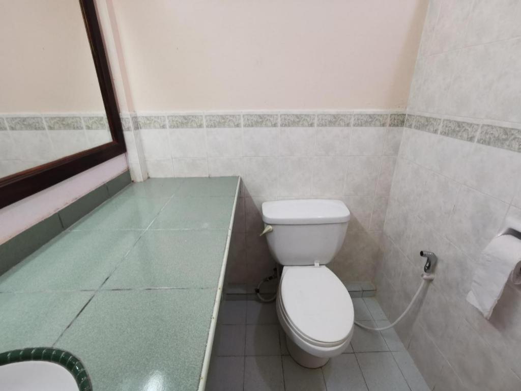 Oyo 89972 Borneo Paradise Beach Hotel Kota Kinabalu Zewnętrze zdjęcie